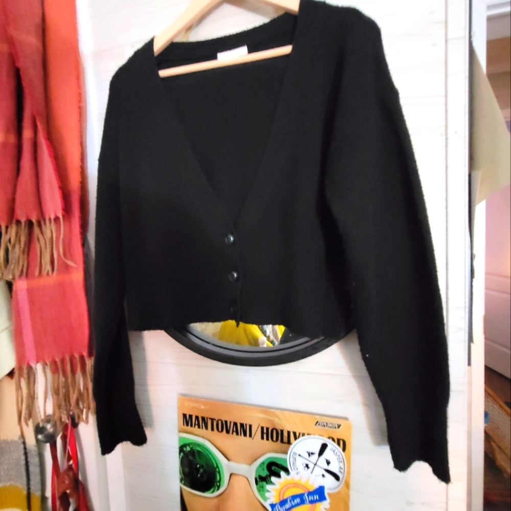 GB crop cardigan EUC black m